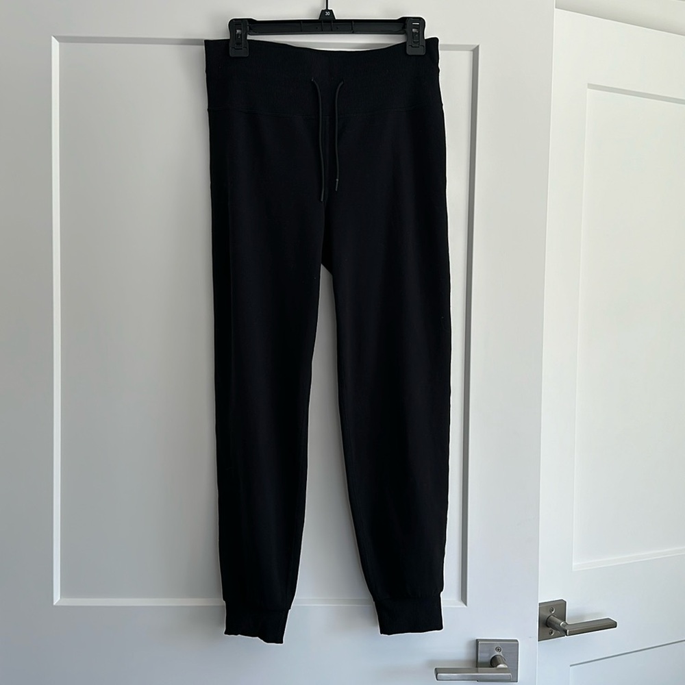 Vuori Black Daily Joggers